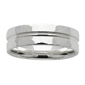 <p>7mm hammered ring</p>